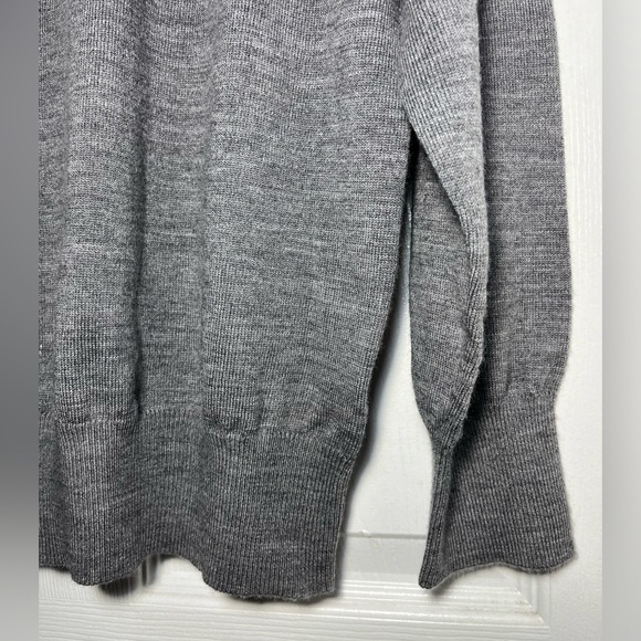 ORVIS 100% Merino Wool Gray Men’s V Neck Long Sleeve Knit Sweater Sz L - Picture 2 of 9